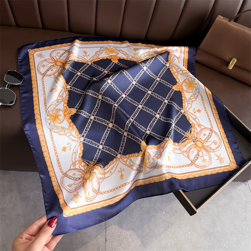 Blue Classic Chain Print Squar - Silk Neck Scarf recension och pris