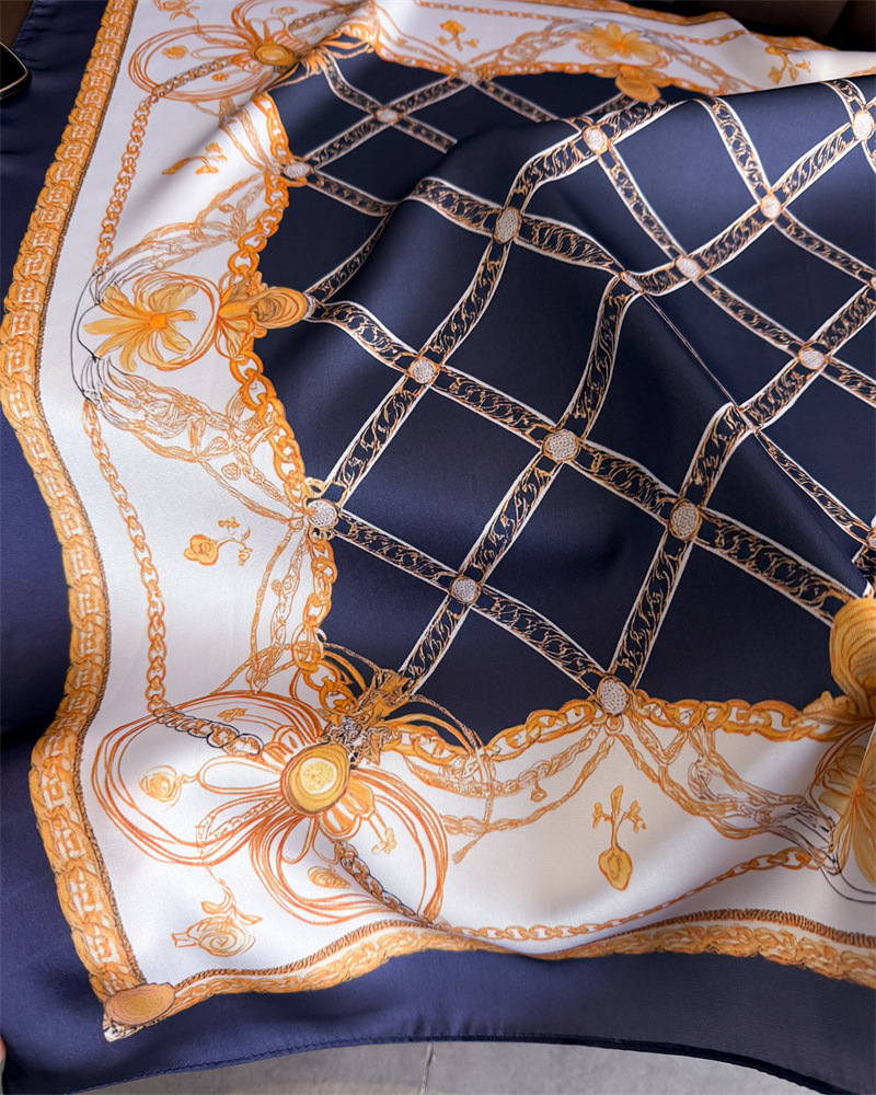 Blue Classic Chain Print Squar - Silk Neck Scarf recension och pris
