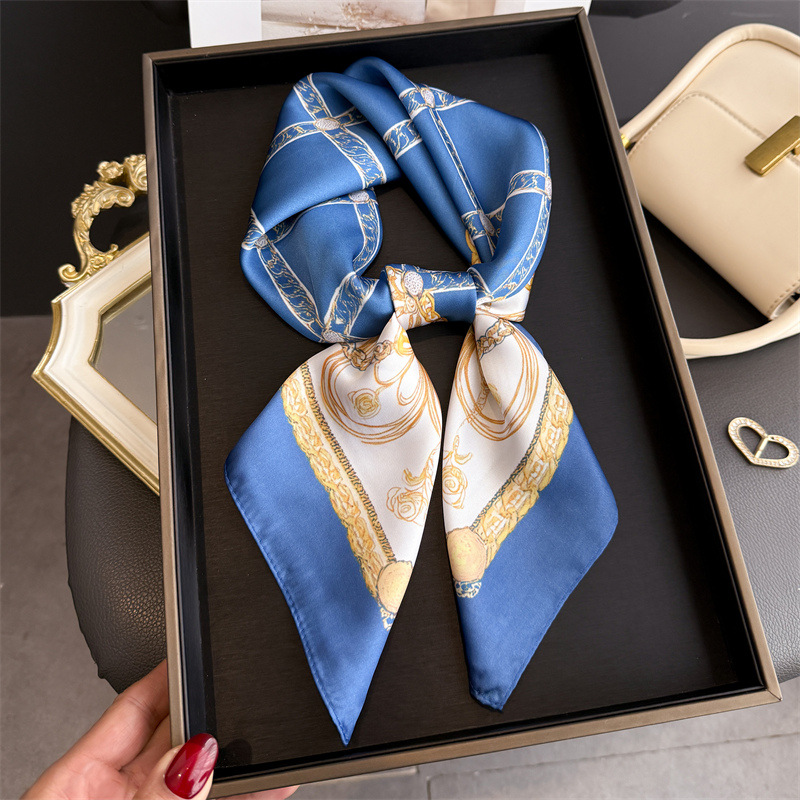 Blue Classic Chain Print Squar - Silk Neck Scarf recension och pris